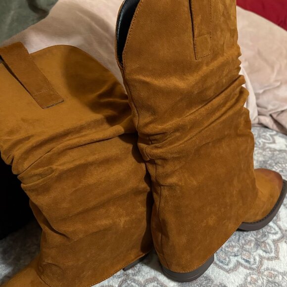 Square Toe Chunky Block Heel Boots - Picture 4 of 11